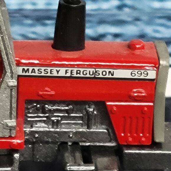 Vintage Ertl 1/64 scale Massey Ferguson 699 diecast tractor red/silver - Picture 2 of 8